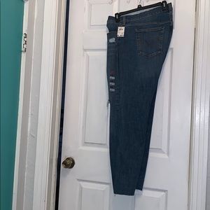 Levi’s Wedgie Skinny High Rise Capris